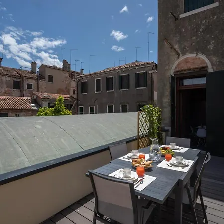 Ca' Longo Palace Velluto 아파트 *