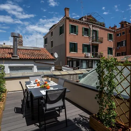 Ca' Longo Palace Velluto 아파트 *